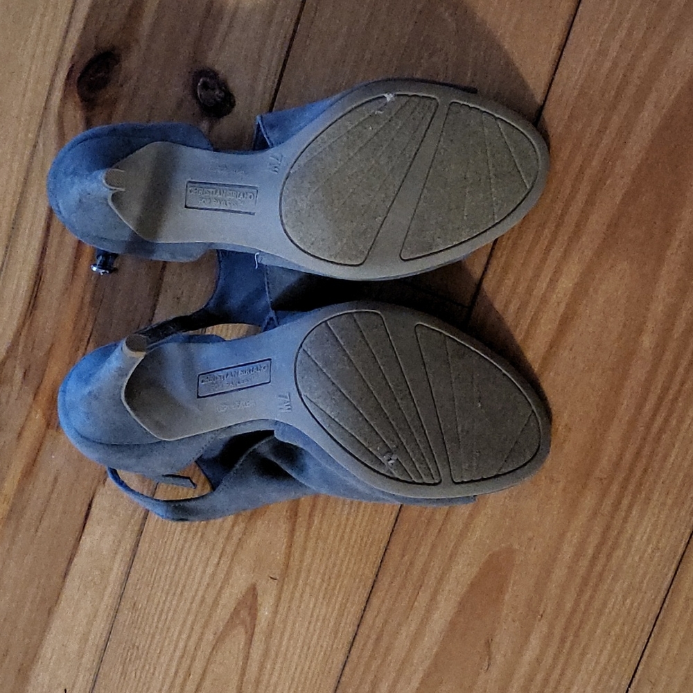 Heels - Picture 4 of 5